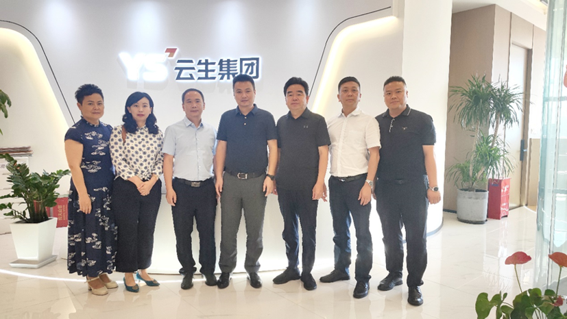 贵州省遵义市人社局领导一行莅临凯发一触即发集团考察访问