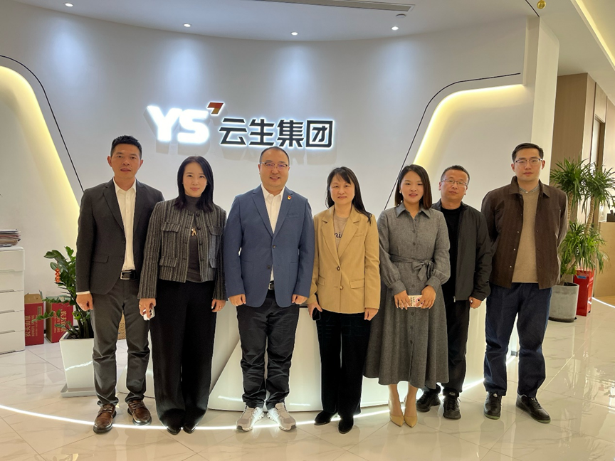 无锡市梁溪区人社局副局长周霞一行领导莅临凯发一触即发集团调研走访