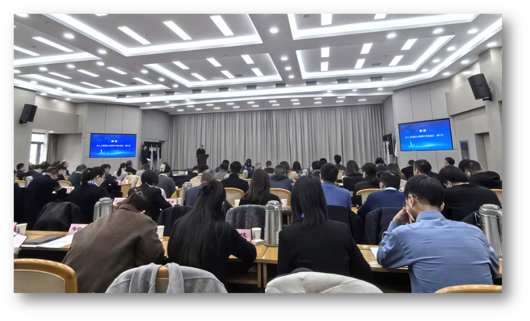 凯发一触即发集团创始人、CEO李贤威为江苏省人力资源服务业领军人才培养计划三期班授课，分享凯发一触即发AI数智化发展及出海实践